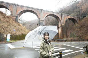 駅弁大好きアイドルも「ワークマン」デビュー！ AKB48岩立沙穂が雨の碓氷峠で廃線跡を歩く！「さっほーの日本全国駅弁の旅 」【動画アリ】「峠の釜めし」の荻野屋で土日祝限定「駅そば」を堪能！【群馬県安中市】