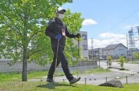 正しい歩行姿勢を取り戻す！ 医学由来の「ポールウォーキング」  