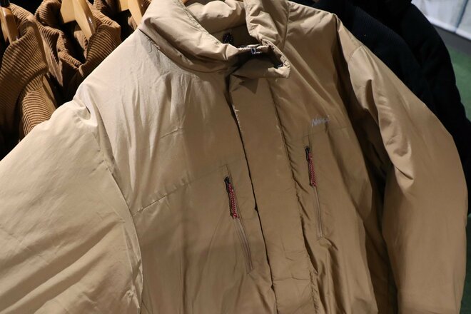 【ショップ店員に聞く！ イチ推しアウトドアギア】着た瞬間から暖かい！  話題のリサイクルダウンを使ったダウンジャケット〈アルペントーキョー vol.23〉の画像002