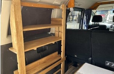 車中泊」スペース快適化に欠かせない「棚」をDIY設置！ 初心者に最適