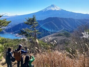 富士山と西湖・河口湖の「絶景」大パノラマ！  意外な穴場「毛無山」とスリル満点「十二ヶ岳」登山レポート