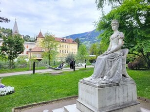 自然の息吹きに浸れる街歩き北イタリアの小さな山の街「メラーノ」【ブーツの国の街角で vol.39】
