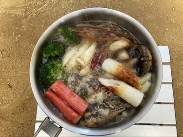 100均ダイソー缶詰 で作る定番キャンプ飯アヒージョ カニカマほか 絶品だった意外すぎる3つの食材 概要 キャンプ ニュース Bravo Mountain