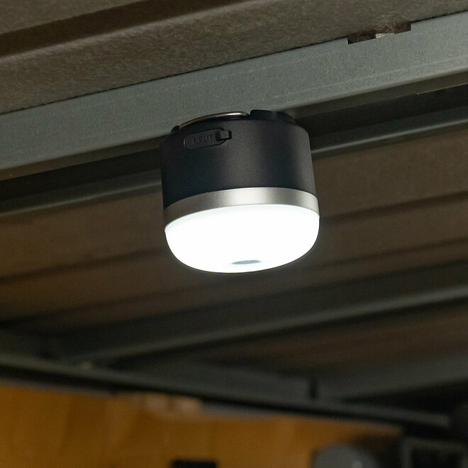 「置く、吊るす、くっつける」の3WAY仕様！ 手のひらサイズ＆光パターン多彩「LEDランタン」【サンワダイレクト「LEDランタン800-LED077」】の画像002
