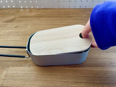 1合メスティンに「全部しまえる」快感！ まな板に鉄板、カトラリーまで