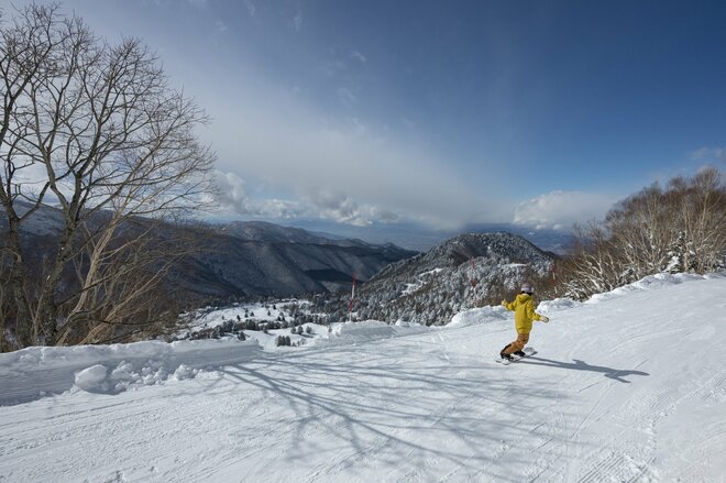 【ローカルスキー場探訪】高山村・松川渓谷、温泉街道の最高地点「ヤマボクワイルドスノーパーク」で楽しむ地形とパウダーで笑顔がノンストップ！  レトロな茶屋でほっこり気分｜長野県 2026年の画像005