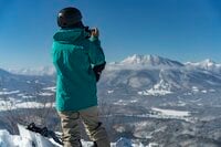 レトロなシングルリフトで霧氷を抜ける！「野尻湖」と「妙高山」 がダブルで拝める“贅沢な絶景”は、長野と新潟の名所コラボ！？【斑尾高原スキー場】
