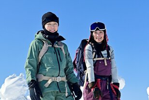 「上村愛子と里谷多英」青森・八甲田山バックカントリースキー旅行記(1)「私たち、どれだけスキーの神様に愛されているのかな」