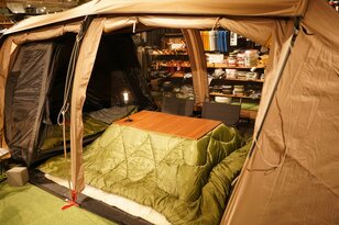【アルペンアウトドアーズ】電源不要で楽々、ぽかぽか！  冬キャンプ用「こたつユニット」12/20から発売スタート