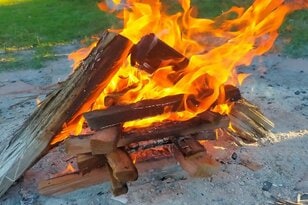 「炎の季節」到来！ アウトドア初心者も必見の「身近なアレ」を使って一発着火「失敗しない火起こし」法とは？