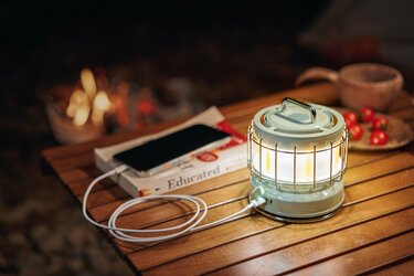 焚き火モード」搭載のLEDランタン！？ 「オレンジの光＆加湿