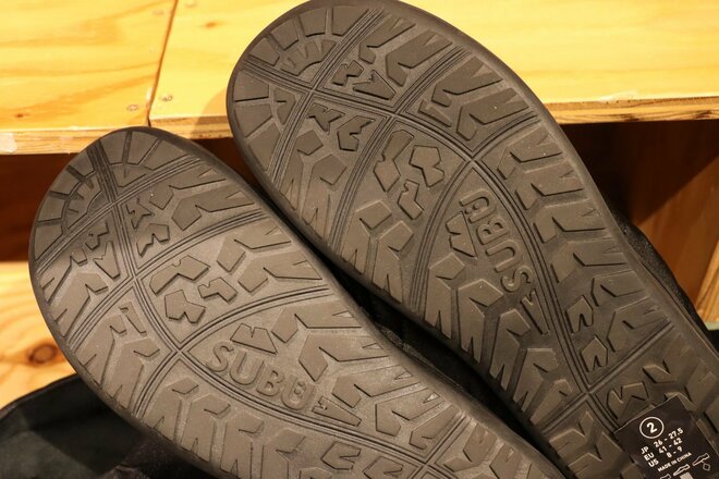 【ショップ店員に聞く！ イチ推しアウトドアギア】ふわふわで暖かさバツグン！「SUBU」冬用サンダル・定番＆難燃の2タイプ〈アルペントーキョー vol.22〉の画像004