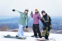 「春の女子旅」日帰りスキー場選びの最適な回答【群馬県 川場スキー場】 ここがスキー場！？  四角いビル「カワバシティ」は“滑る”だけじゃもったいない“楽しみ”空間