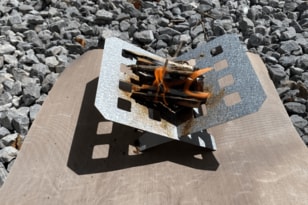 アウトドア・キャンプ初心者必見！「100均アイテム」7つ道具「1000円未満」でできる「本格焚き火」の手順とは？