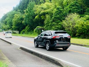 夏の「快適ロングドライブ」に繋がる「首・腰・おしり」サポートギア3選！ 「ズレない＆フィットする」GW実証済み「車内レポ」