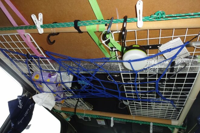 軽ワゴンで10年「車中泊」のワザ！ 「リビング＆ベッド」スペース確保で “快適部屋” を創出！  今が最善「レイアウト公開」の画像003