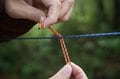 【アウトドア豆知識】くるくるっと通すだけ！  覚えておくと超便利なロープワーク「プルージックヒッチ」の画像003