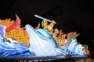 スキーもいいけど、青森行くなら観光も楽しまなきゃ！  冬でも “ねぶた” が間近で見られる「ねぶたの家 ワ・ラッセ」＆ 巨大彫刻 “あおもり犬” が鎮座する「青森県立美術館」