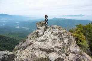 【6月におすすめしたい大展望の難読山】西上州の最高峰「御座山」って読めますか？  気になるシャクナゲの咲き具合もレポート