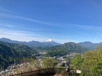 仰ぎ見る巨大な岩塊の山！  秀麗富嶽十二景 八番「岩殿山」登山口から50分「富士山の絶景」＆特大スケール岩壁「稚児落とし」レポート【山梨県大月市】