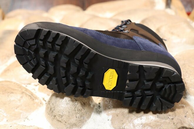 【ショップ店員に聞く！ イチ推しアウトドアギア】なんと20年、30年も売れ続けてる「大定番の登山靴・2モデル」 ロングセラーの秘密はコレ！〈石井スポーツ 登山本店 vol.6〉の画像007