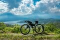 【自転車】気分はヨーロッパ！？  しなの鉄道の「サイクルトレイン」を利用して訪れる “野尻湖・北信濃里山グラベルライド” 「天国と地獄が入り乱れるトレイルの先に、想像以上の絶景が！」 新潟県・長野県｜2026年の画像010