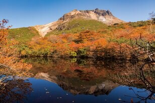 カメラを持って『那須ロープウェイ』へ出かけよう！  噴煙立ち上る「茶臼岳と那須連山の紅葉の海」を一望【特集・紅葉フォトトレッキングガイド 2024】