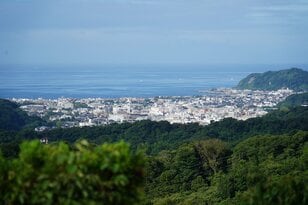 夏の低山を楽しむ！ “始発ハイク”＆街歩きのススメ【鎌倉編】