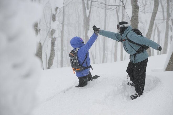 「青森スプリング・スキーリゾート」  新サービス “リゾートガイドツアー” にレジェンド・スノーボーダーと参加！  ハイク不要の “パウダースノー” 堪能レポート！【青森県鯵ヶ沢町】の画像011