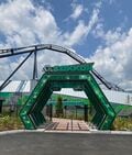 富士山を眺め（る余裕もなく）天空を翔けるバイクで爆走！ 富士急ハイランドに驚愕の新アトラクション ZOKKON参上！！【試乗レポート 搭乗者主観の独自映像あり】の画像005