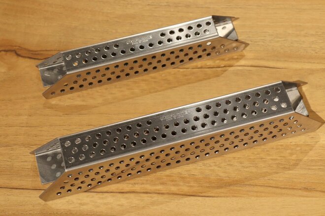 【ショップ店員に聞く！ イチ推しアウトドアギア】火起こしに超役立つ、メタル製「薪＆扇子」とは！？  意外に売れてる焚き火グッズ〈アルペントーキョー vol.19〉の画像003