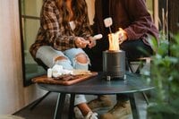 卓上での「おつまみ＆スイーツ」チョイ焼きOK！ 気になる「煙と臭い」少ない「コンパクト焚き火台」【UPI「ソロストーブ メサ」】