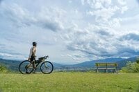 風薫る季節！ 絶景が連続する 「伊那谷を望む大城山、チコちゃんのゼロポイント、日本のど真ん中を抜けて爽快なグラベルロードを走る」 諏訪湖を見下ろす展望台と伊那谷を一望できる、見どころ満載のサイクリング 【長野県辰野町】 2025年