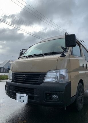 普段使いもできるキャンピングカー「バンコン」！  初心者が日産「キャラバン」での1泊2日「車中泊」まさかのトラブルも…【実体験レポート】