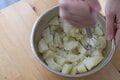 ビールがすすむ！＜春巻きの皮＞で作るスパイスおつまみ「サモサ風春巻き」【季節の外ごはん vol.67】の画像004