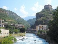 中世の美しい城に残された「幽霊伝説」と自然と一体化したアルプスの昔の暮らしに触れられる骨董市【ブーツの国の街角で vol.07「ヴェール」イタリア／ヴァッレ・ダオスタ州】