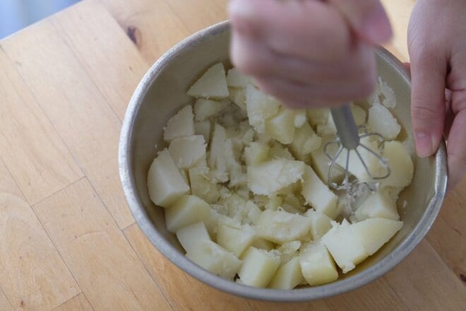 ビールがすすむ！＜春巻きの皮＞で作るスパイスおつまみ「サモサ風春巻き」【季節の外ごはん vol.67】の画像004