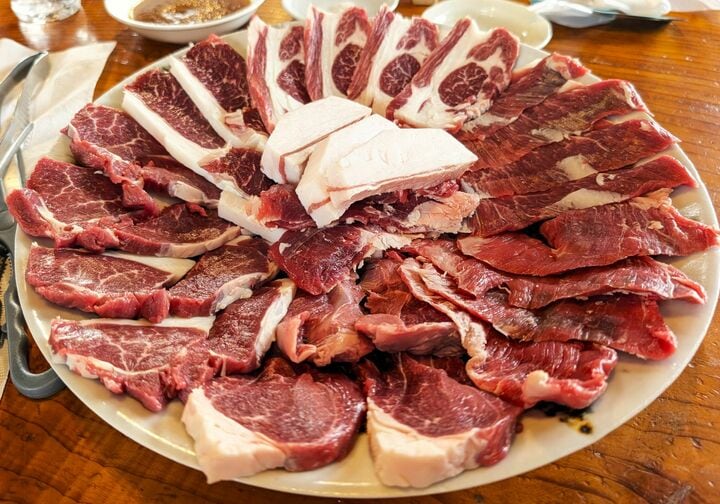 【わざわざ行く価値がある！】“自家飼育100％のジンギスカン” を提供する山形の名店「ひつじや」と春スキーの極上プラン 