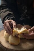 アラスカ仕込みの新発想！キャンプの主役に「焚き火で焼きたてパン」という選択肢【料理と道具とアウトドアvol.5】の画像001