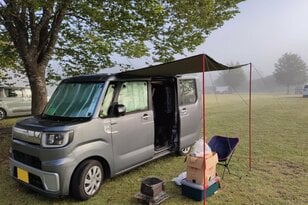 【キャンプと車中泊のおいしいとこ取り！】ちょっとラクしたいキャンパーにおすすめ「カーサイドタープスタイル」メリット＆デメリット