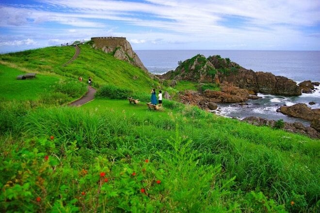 【夏休みの思い出作りに歩きたい】ギラつく太陽＆海風が気持ちいい「絶景の海岸線ハイク」南北2選【今日も山旅気分 vol.33】の画像001