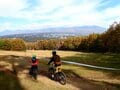 【走るだけで上達！】 黄金色のカラマツの紅葉輝く・富士見パノラマリゾートのMTBトレイルを駆け抜ける 2022年《長野県富士見町》の画像002