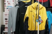 【ショップ店員が選ぶ、この冬おすすめのスキーアイテム】登山でおなじみ「レイヤリング」であらゆる天候、状況に対応＜石井スポーツ 神田本館 vol.5＞