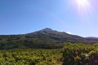 10月上旬までがベスト「冬に登れない山」の絶景！  東北「冬季閉鎖」百名山ほか「紅葉ハイキング＆登山」3選