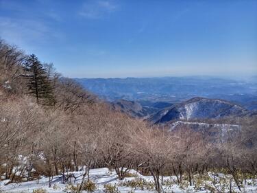 真冬の絶景ドライブ！ 日本百名山「赤城山」結氷の「湖面ハイキング