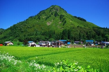 山崎岳様用 会津のマッターホルン」こと蒲生岳と只見川。低山から見下ろす大河の