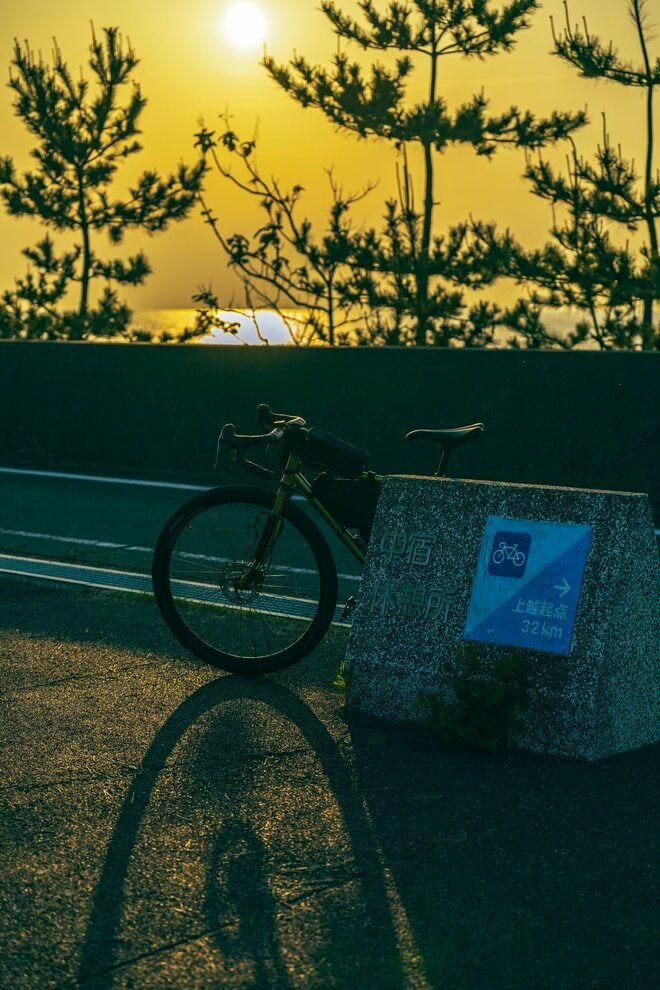 【自転車】ベストシーズン到来！「久比岐自転車道」 旧国鉄のトンネルと日本海　潮騒を感じながら “専用道” で心ほぐれるサイクリング   新潟県｜2026年の画像016