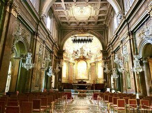 結婚式場としても人気「シャンデリアの教会」も！  古代ローマの息吹が残るチェリオの丘で考古学散策【ブーツの国の街角で vol.45】