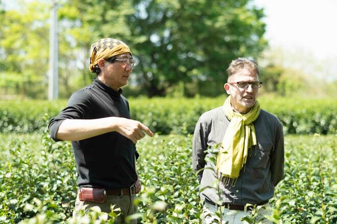 静岡・宇治と並ぶ日本三大銘茶の里で八十八夜直前の茶畑へ！ 老舗専門店で生産者が語る東京近郊産地の強みとは？【フランス人茶商の茶国漫遊記 vol.04「新茶の息吹に誘われて〜狭山茶2」埼玉県日高市】の画像001
