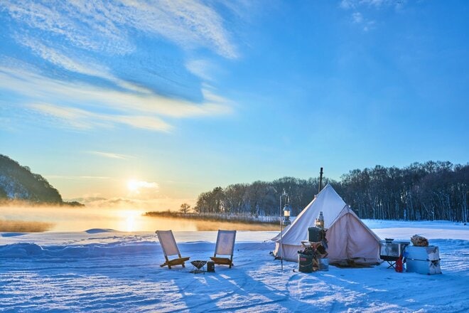 画像 写真 冬でもまだまだキャンプでしょ 雪中キャンプ 泊まった人だけが見られる絶景のキャンプ場 3選 絶景キャンプ場ガイド 言葉を失うほどの風景に会いに行こう Vol 4 合計10枚 キャンプ 絶景キャンプ場ガイド 言葉を失うほどの風景に会いに行こう